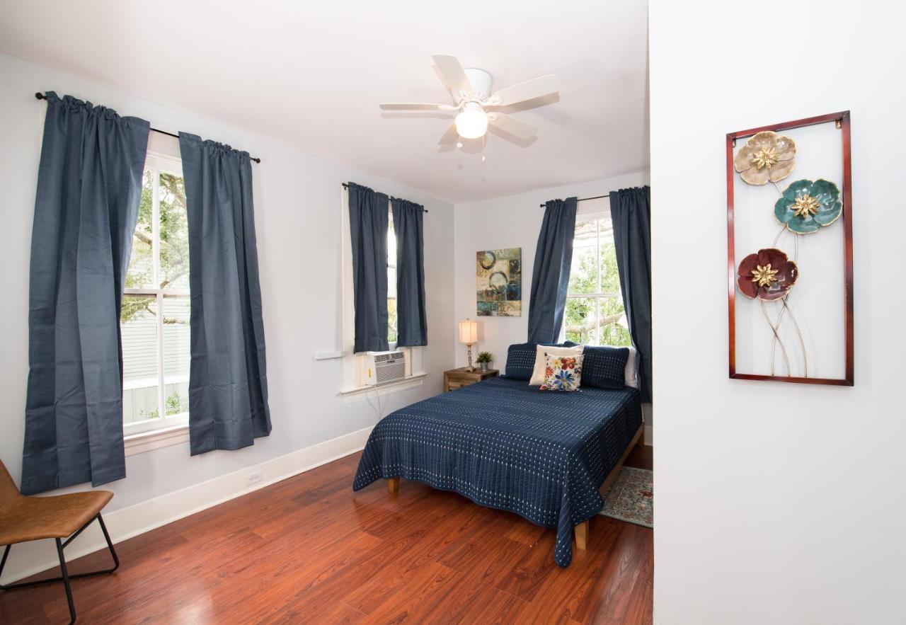 Beautiful Two-Story In Central Galveston, Short Walk To Beach, Near Downtown! | Seas The Breezeヴィラ エクステリア 写真