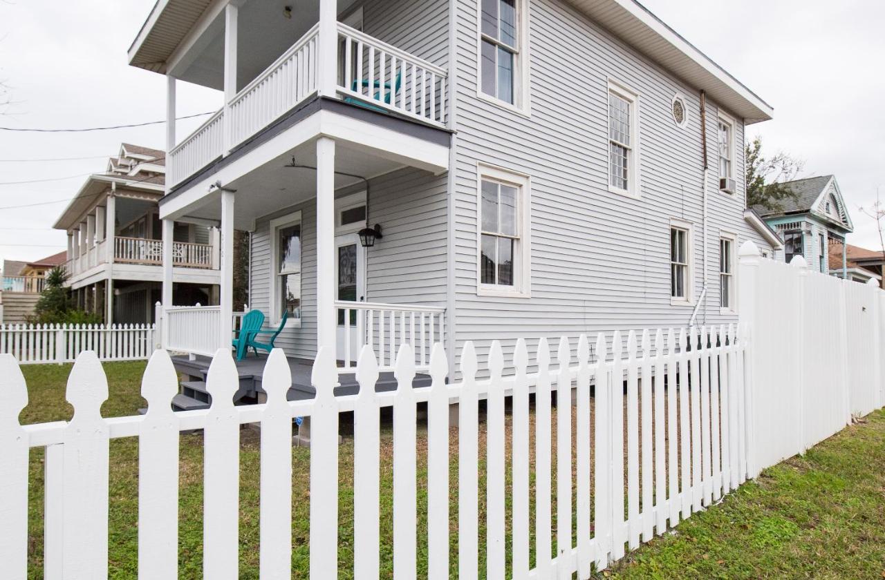 Beautiful Two-Story In Central Galveston, Short Walk To Beach, Near Downtown! | Seas The Breezeヴィラ エクステリア 写真