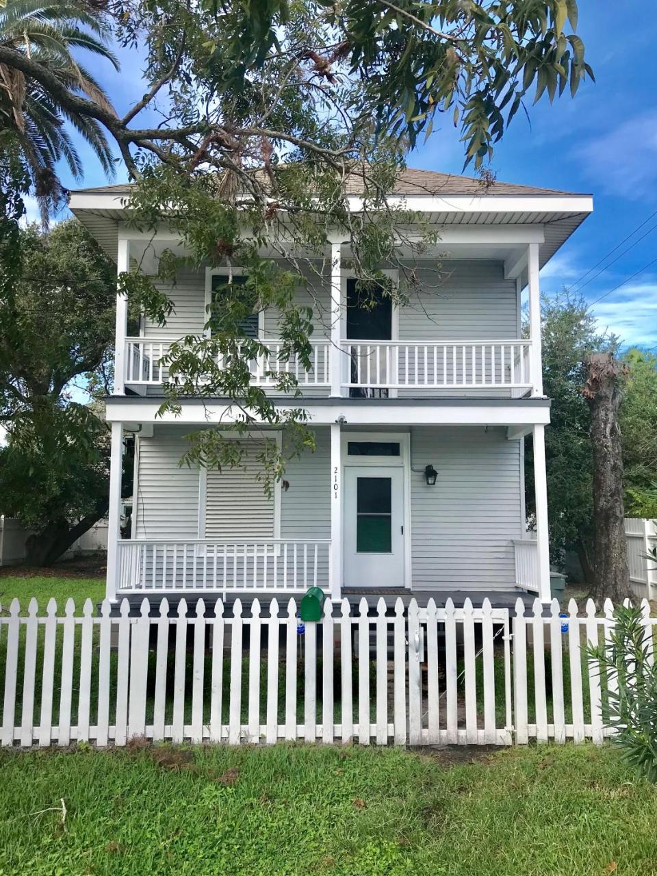 Beautiful Two-Story In Central Galveston, Short Walk To Beach, Near Downtown! | Seas The Breezeヴィラ エクステリア 写真