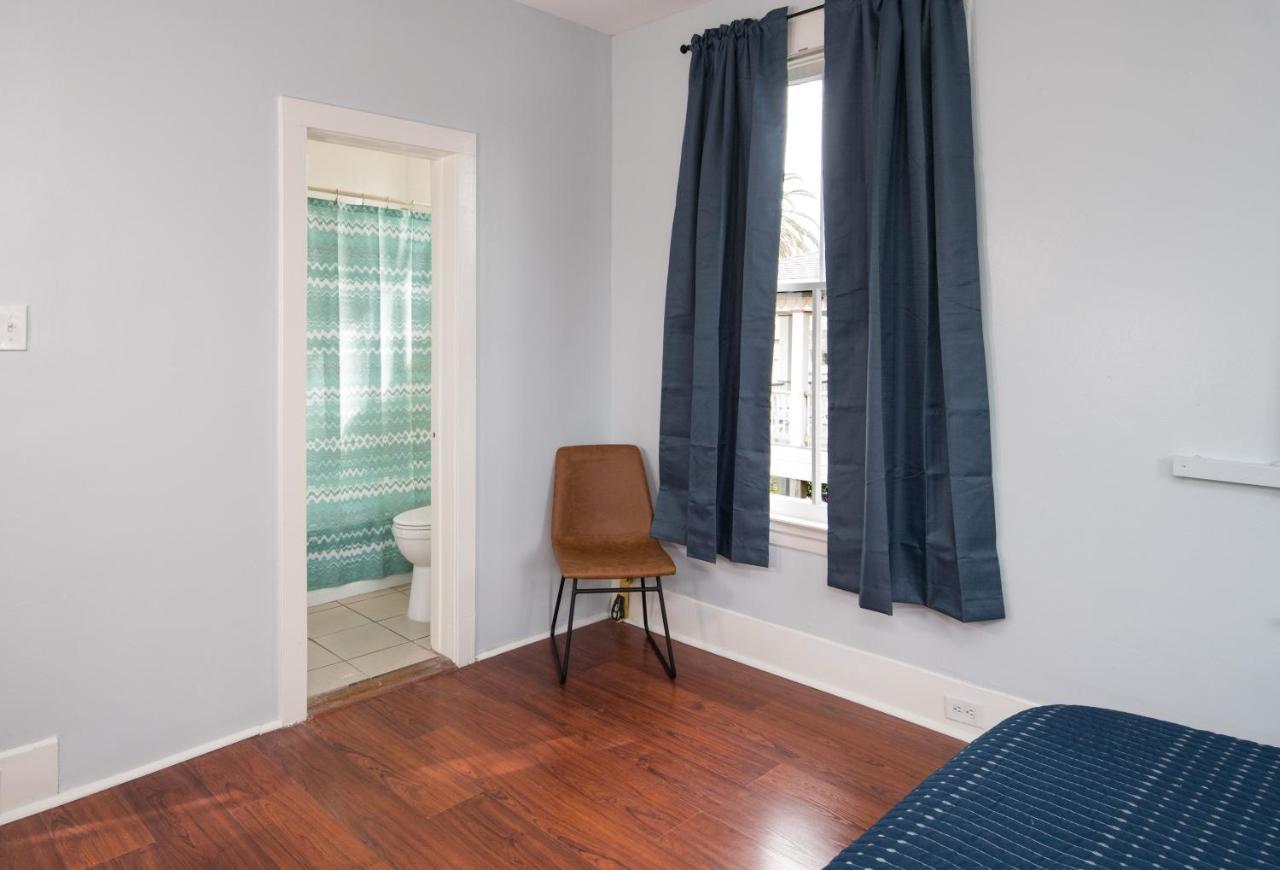 Beautiful Two-Story In Central Galveston, Short Walk To Beach, Near Downtown! | Seas The Breezeヴィラ エクステリア 写真