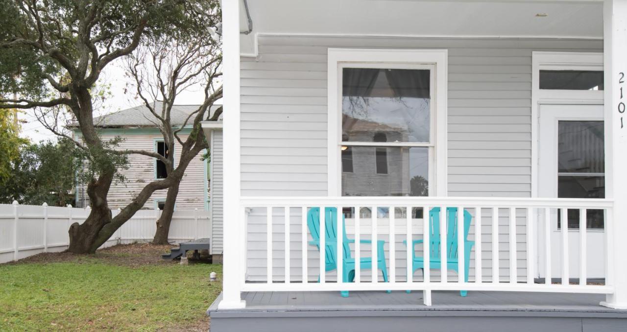 Beautiful Two-Story In Central Galveston, Short Walk To Beach, Near Downtown! | Seas The Breezeヴィラ エクステリア 写真