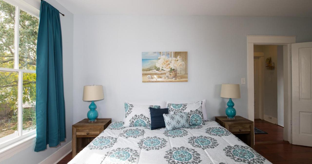 Beautiful Two-Story In Central Galveston, Short Walk To Beach, Near Downtown! | Seas The Breezeヴィラ エクステリア 写真