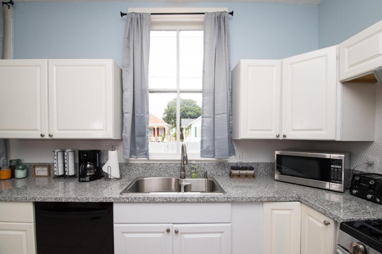 Beautiful Two-Story In Central Galveston, Short Walk To Beach, Near Downtown! | Seas The Breezeヴィラ エクステリア 写真