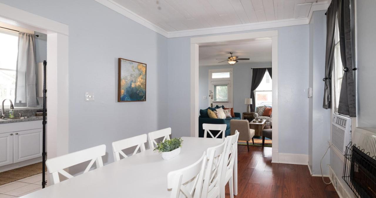 Beautiful Two-Story In Central Galveston, Short Walk To Beach, Near Downtown! | Seas The Breezeヴィラ エクステリア 写真