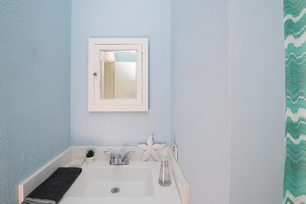 Beautiful Two-Story In Central Galveston, Short Walk To Beach, Near Downtown! | Seas The Breezeヴィラ エクステリア 写真