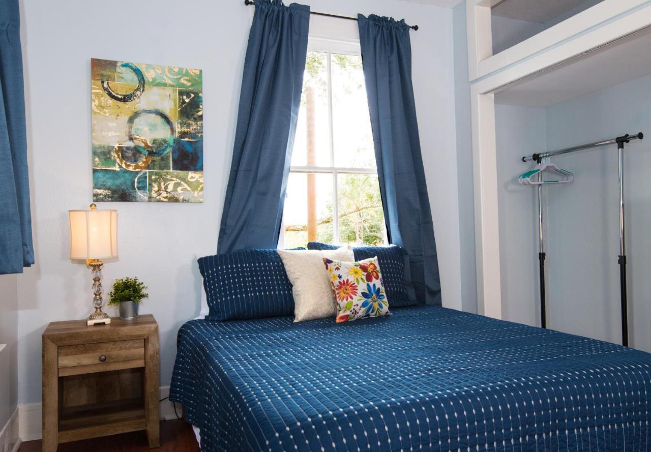 Beautiful Two-Story In Central Galveston, Short Walk To Beach, Near Downtown! | Seas The Breezeヴィラ エクステリア 写真