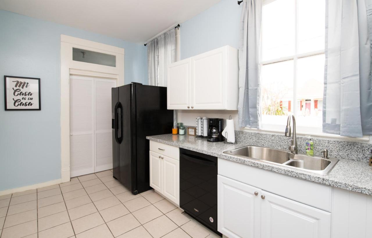 Beautiful Two-Story In Central Galveston, Short Walk To Beach, Near Downtown! | Seas The Breezeヴィラ エクステリア 写真