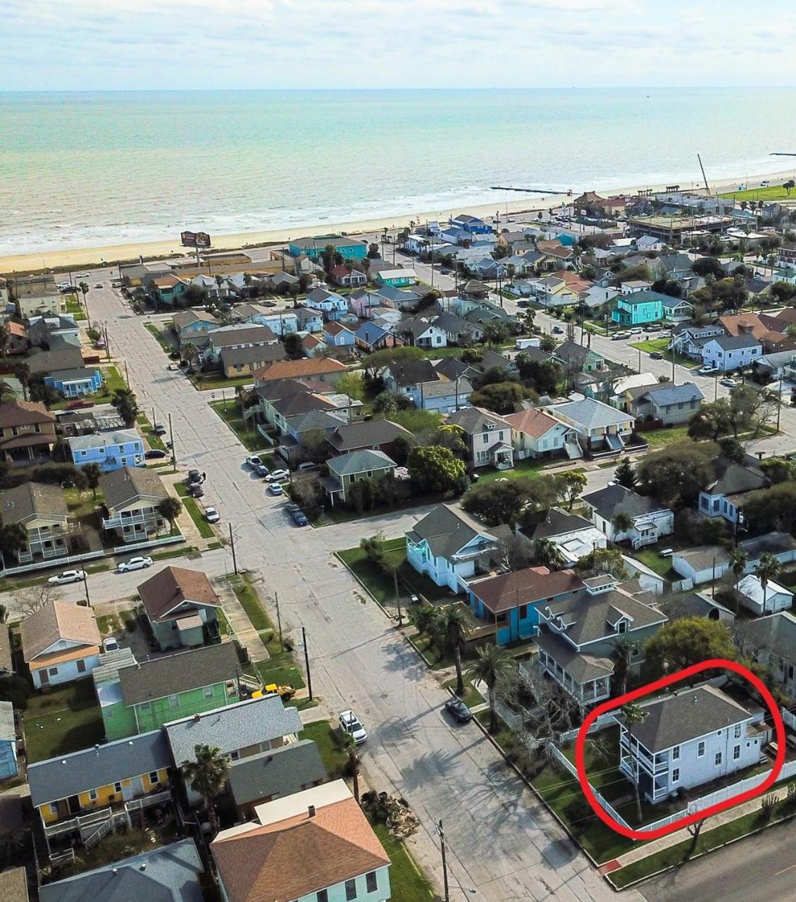 Beautiful Two-Story In Central Galveston, Short Walk To Beach, Near Downtown! | Seas The Breezeヴィラ エクステリア 写真